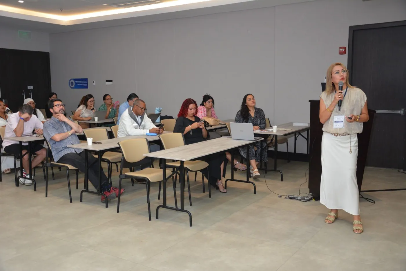 Ponencia durante el COLACI 2025 (foto 12)