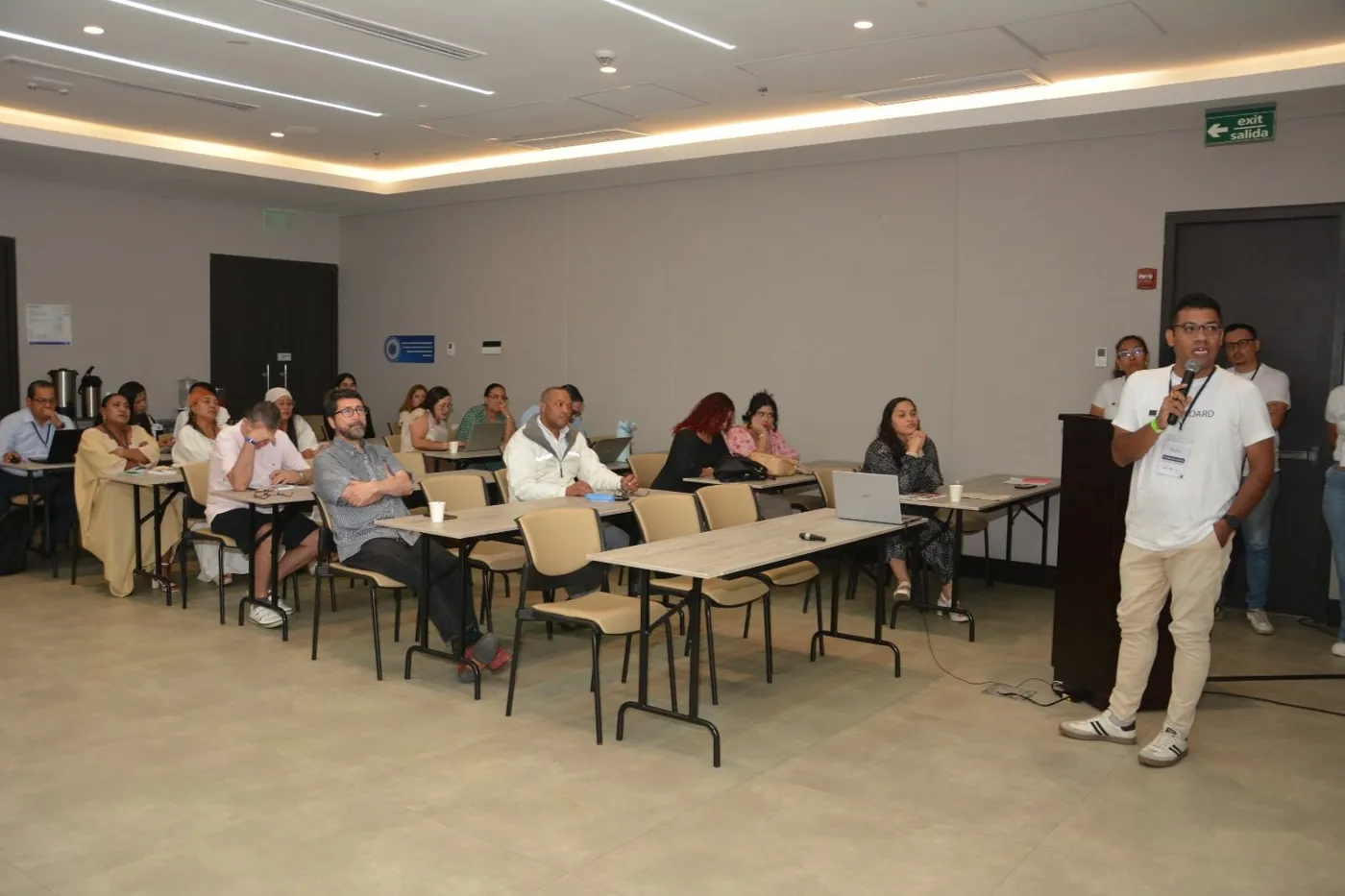 Ponencia durante el COLACI 2025 (foto 14)